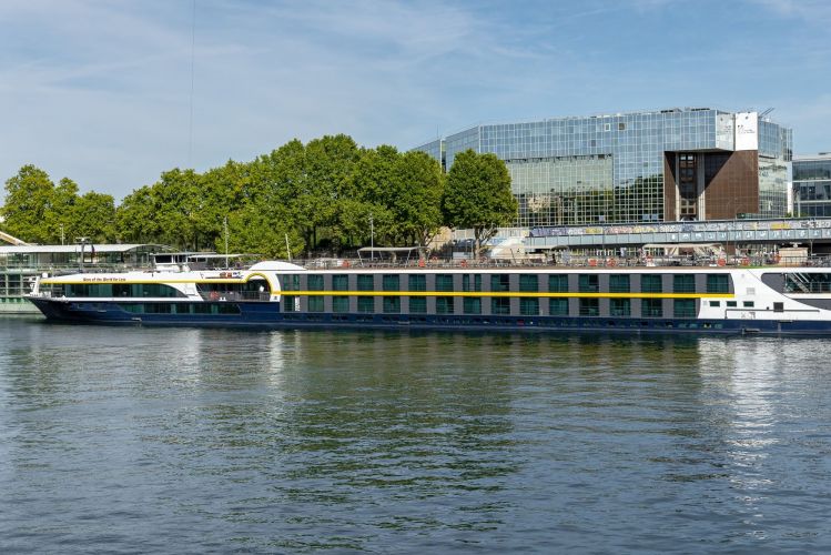 MS MONARCH COUNTESS